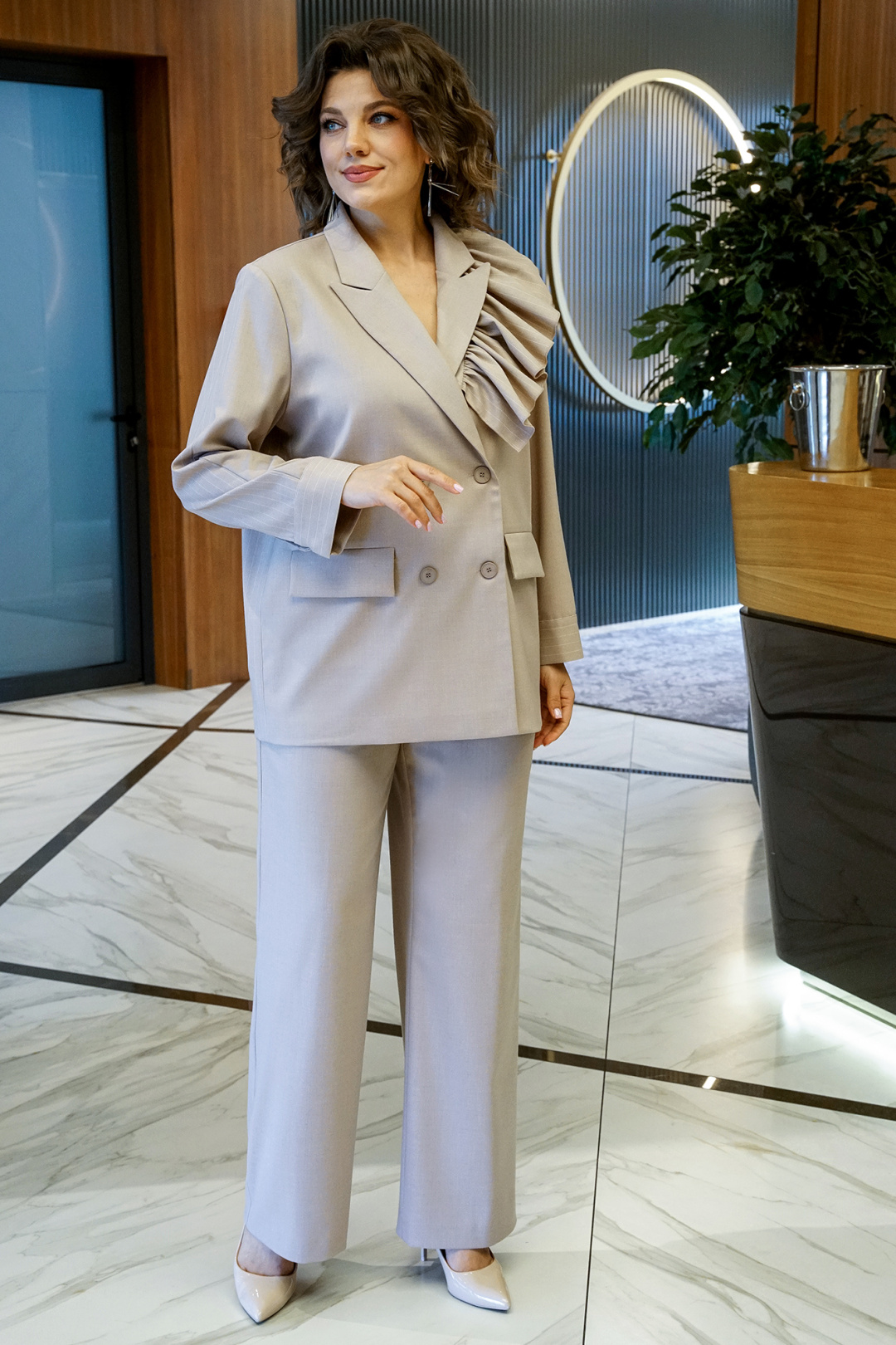 Костюм AlaniCollection 2017  бежевой полоской - фото 1