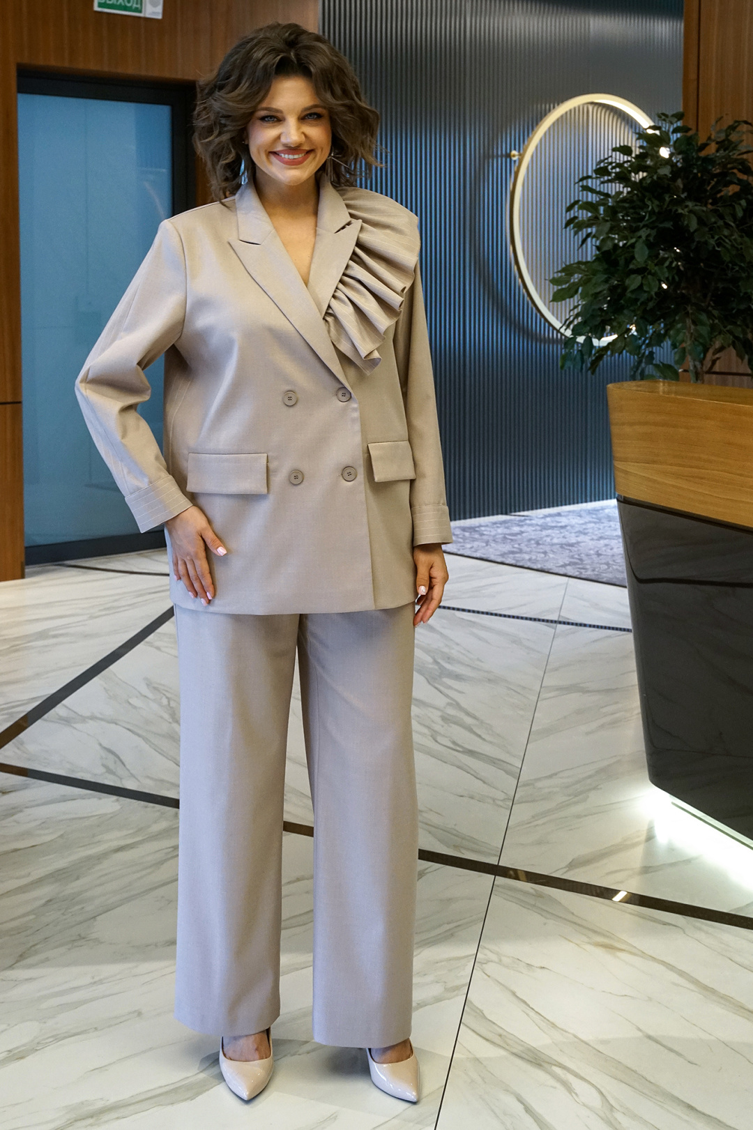 Костюм AlaniCollection 2017  бежевой полоской - фото 3