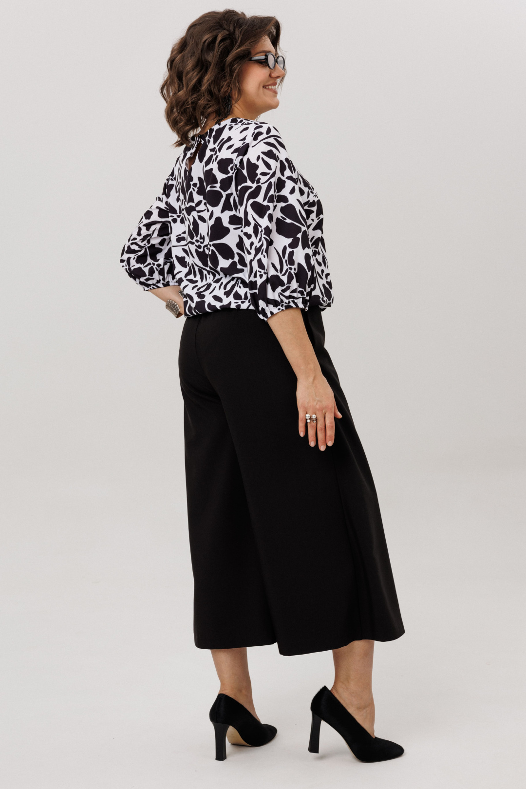 Блузка ANELLI LAUREL 1779 черно-белые цветы - фото 4