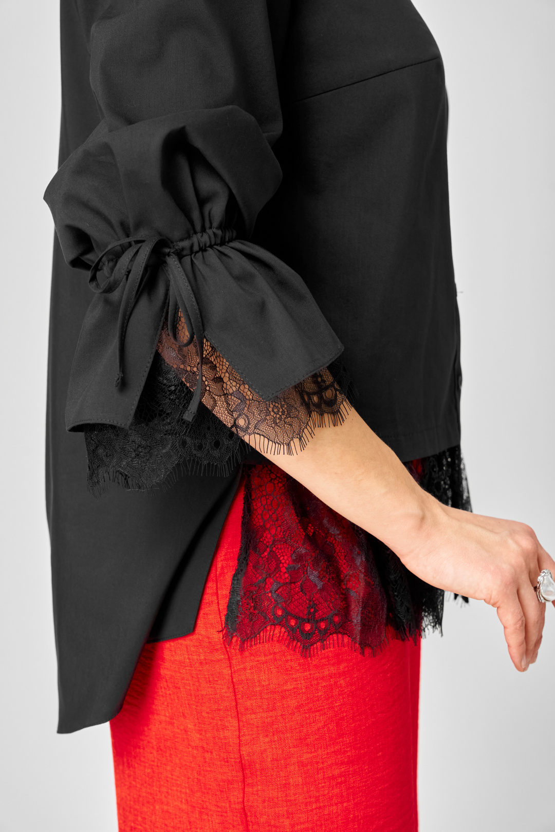 Блуза EVA GRANT 5002 черный с кружевом