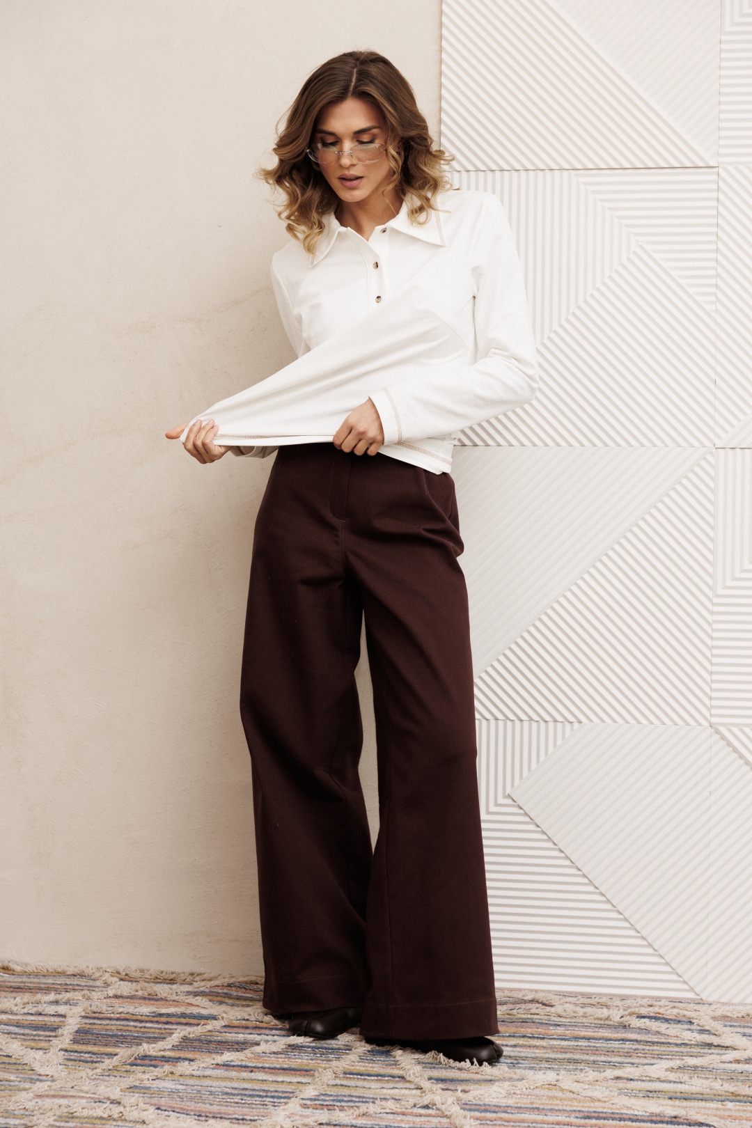 Костюм GIZART 5415 молочный + шоколадный джинс - фото 2