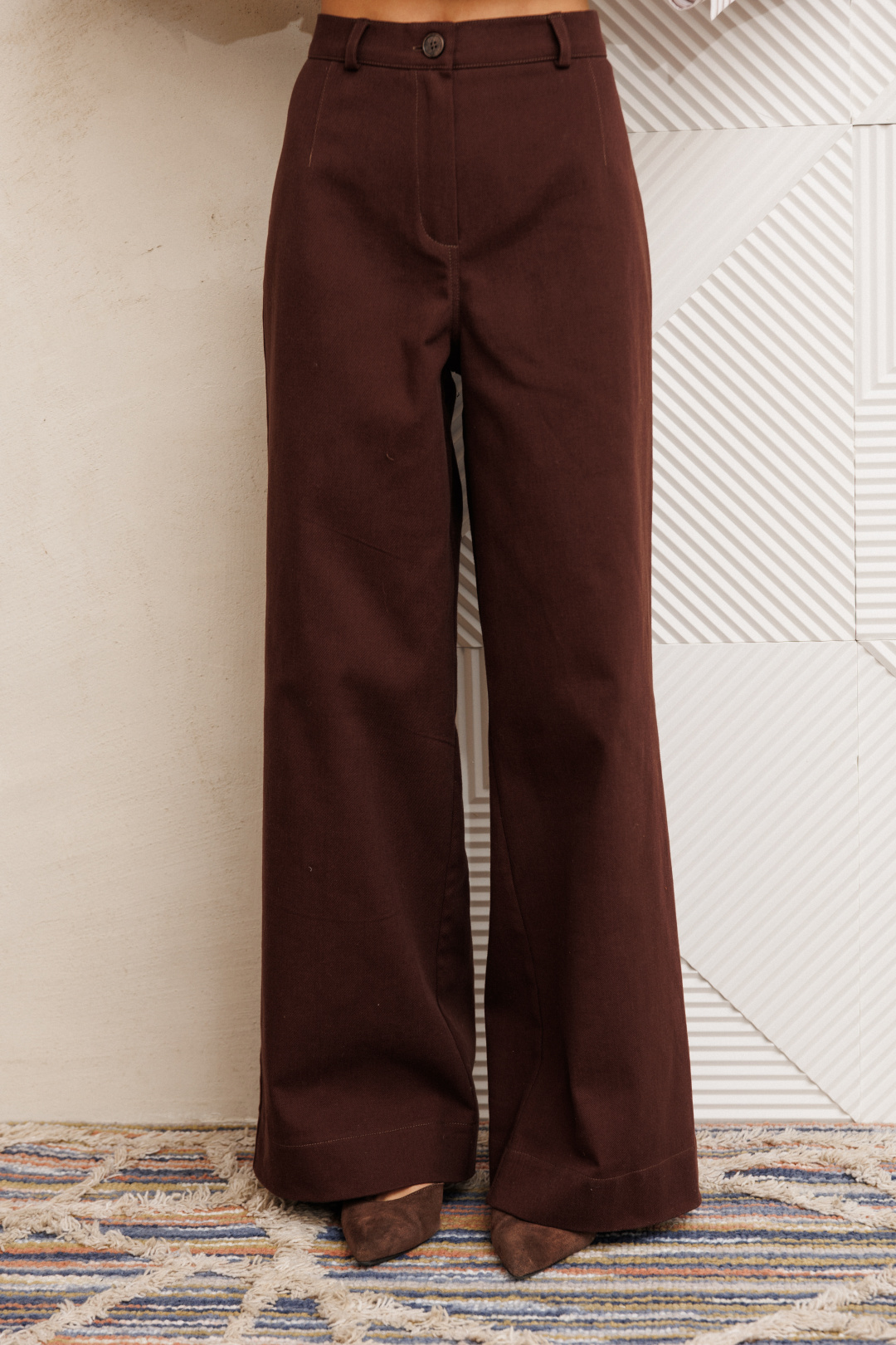 Костюм GIZART 5443 бело-коричневый + шоколад джинс