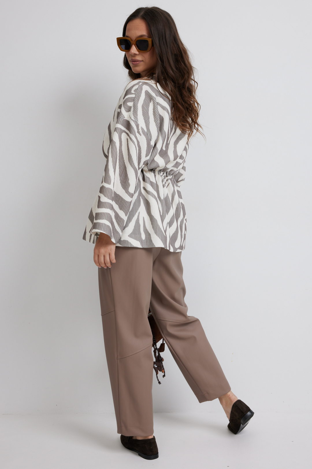 Костюм Магия Моды 2698 коричневый+молочный