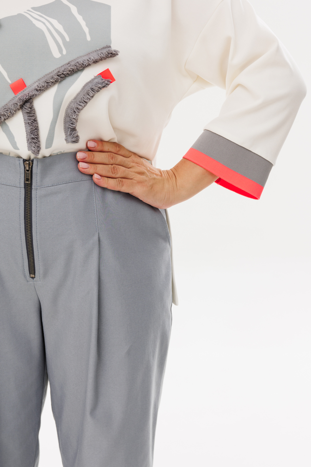 Костюм Мишель Шик 1389 серый, молоко - фото 5