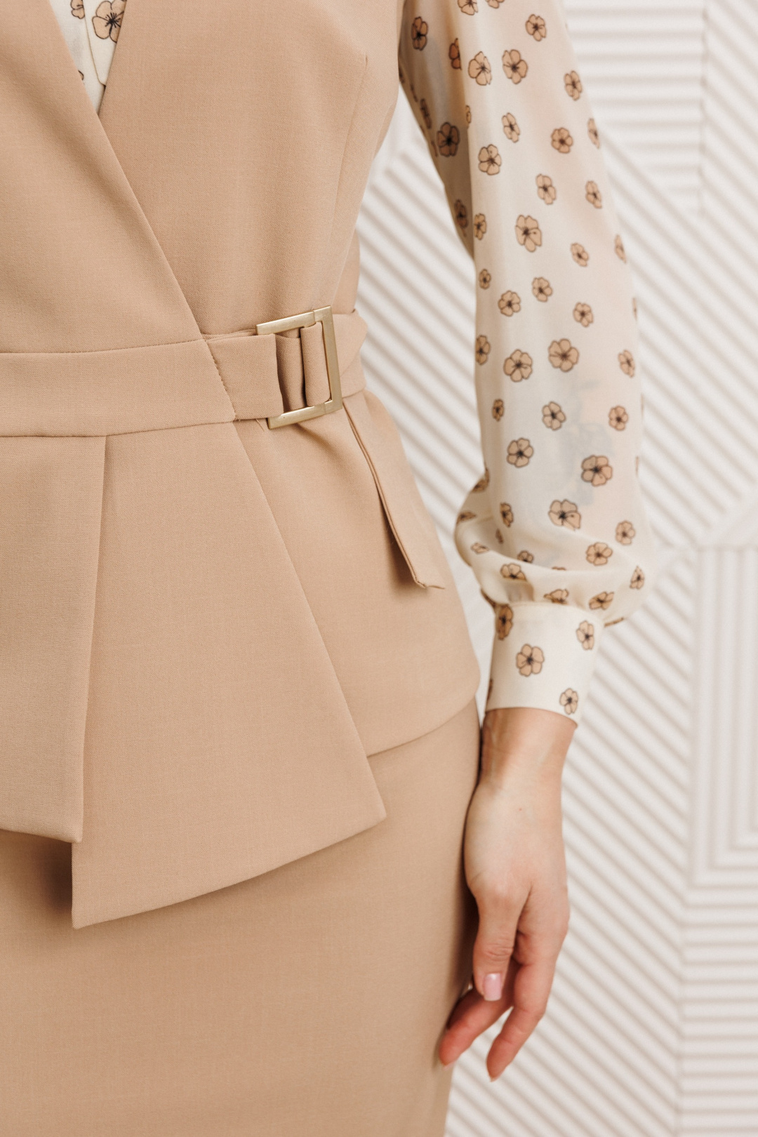 Костюм Мода-Юрс 26-2538 беж+цветы - фото 4