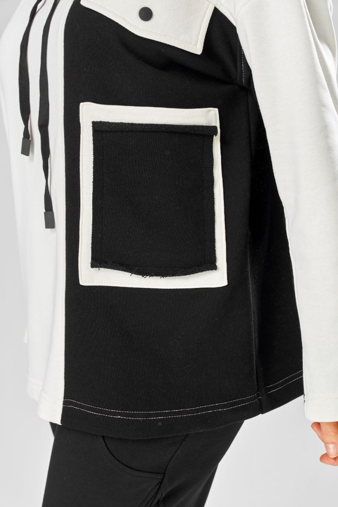 Костюм RISHELIE 999 белый + черный - фото 3