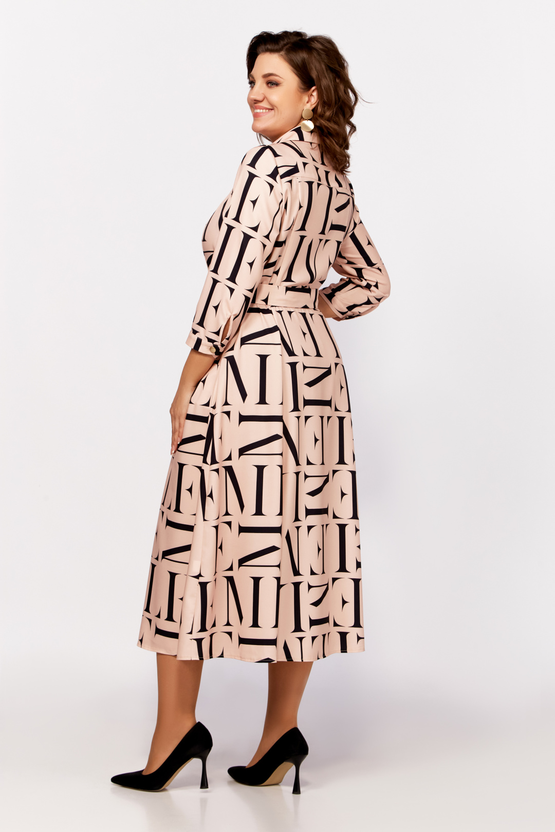 Платье Swallow 784.3 нежный персик, принт чёрные буквы - фото 3