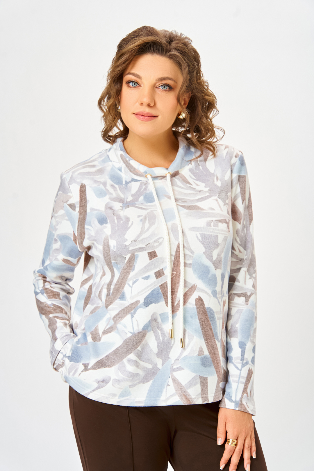 Джемпер Swallow 883-1 молочный+принт «бежево-голубые тропические листья»