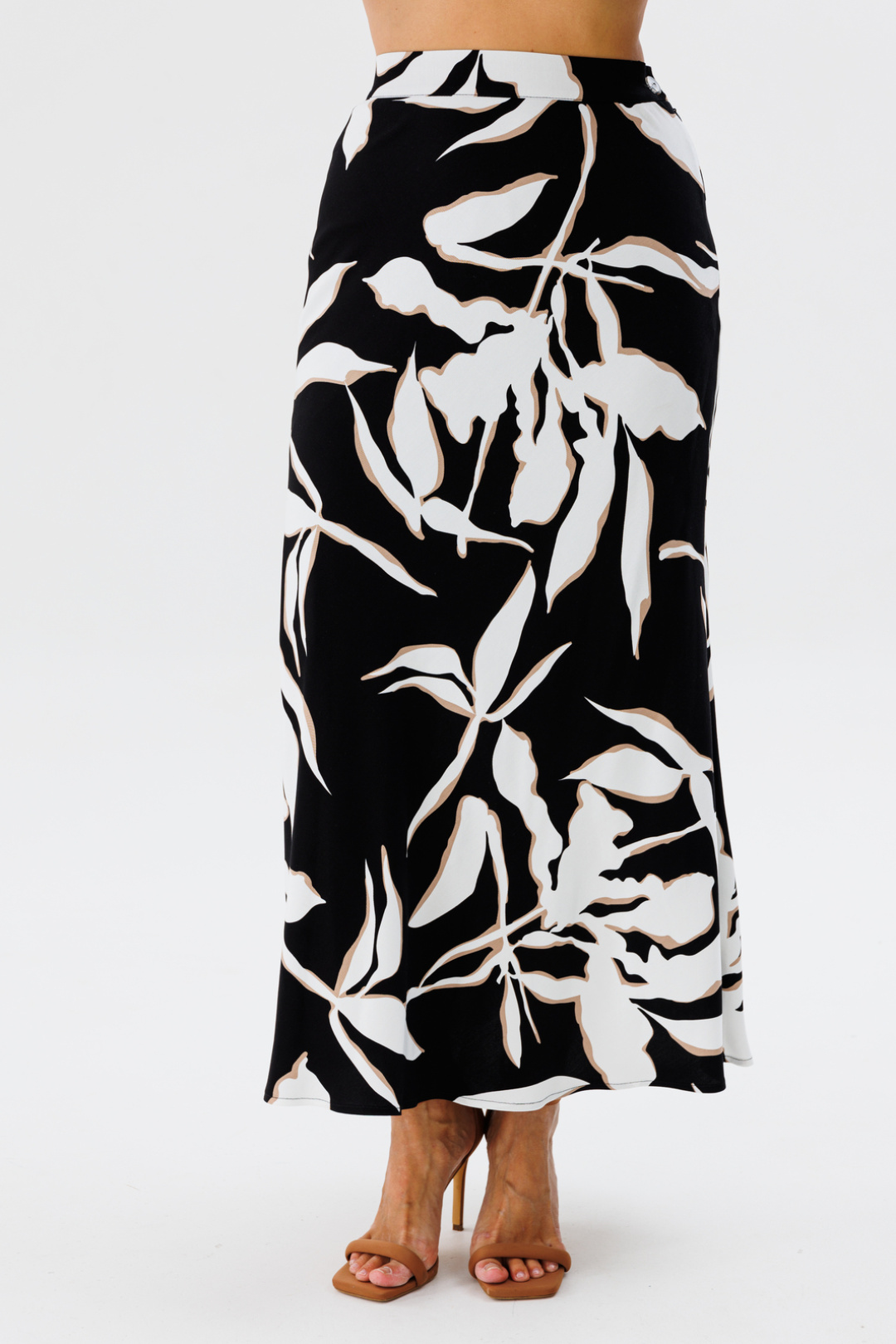 Костюм Vi oro 1137 черный, листья - фото 4